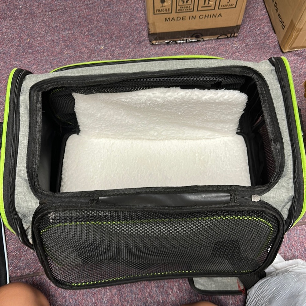 NWOT TSA Approved Expandable Dog Carrier